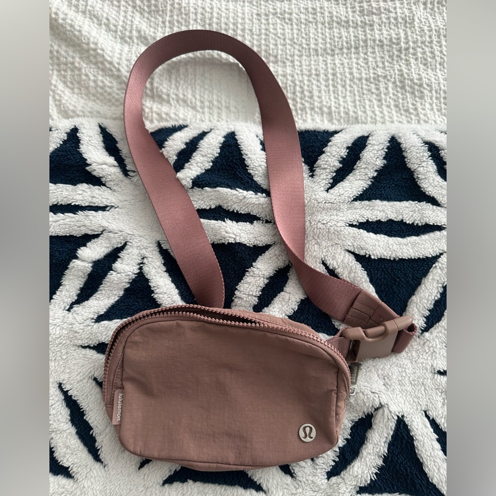 Everywhere belt bag 1L